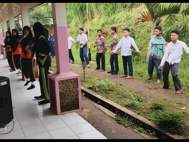 PAGI PENUH ENERGI DI SMP NEGERI 3 SUMBERMALANG SATU ATAP